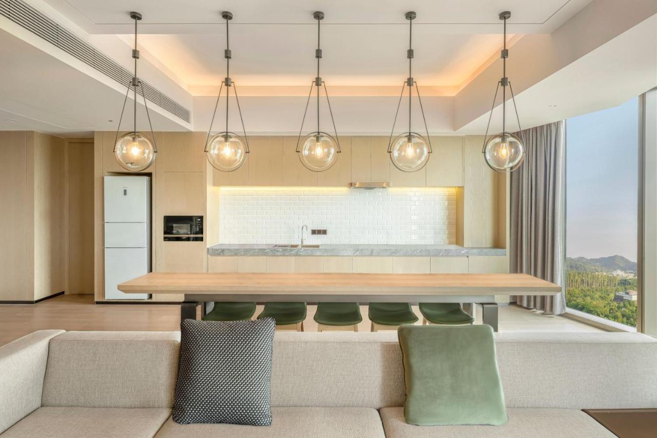 Отель Element Guangzhou Baiyun Экстерьер фото